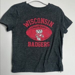 University T Size 18-24 Wisconsin Badgers Kids Gray T-Shirt